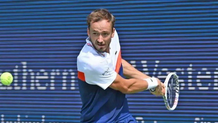 Medvedev y Jódar avanzaron a las semis en el Masters de Shanghái
