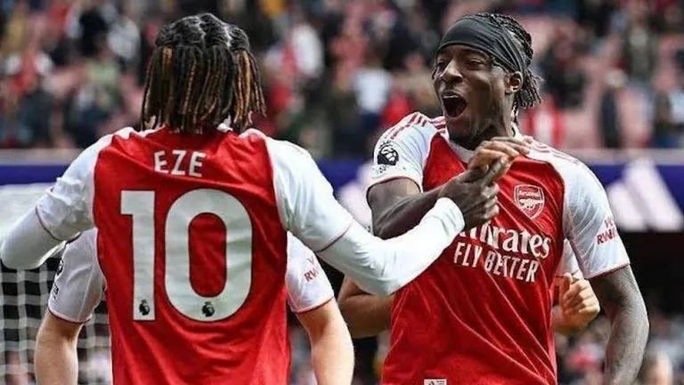Arsenal venció a Nottinhgham Forrest y es el único escolta en la Premier