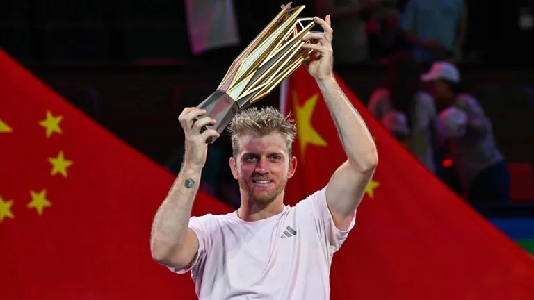 Davidovich Fokina, levantó el trofeo en Shanghái
