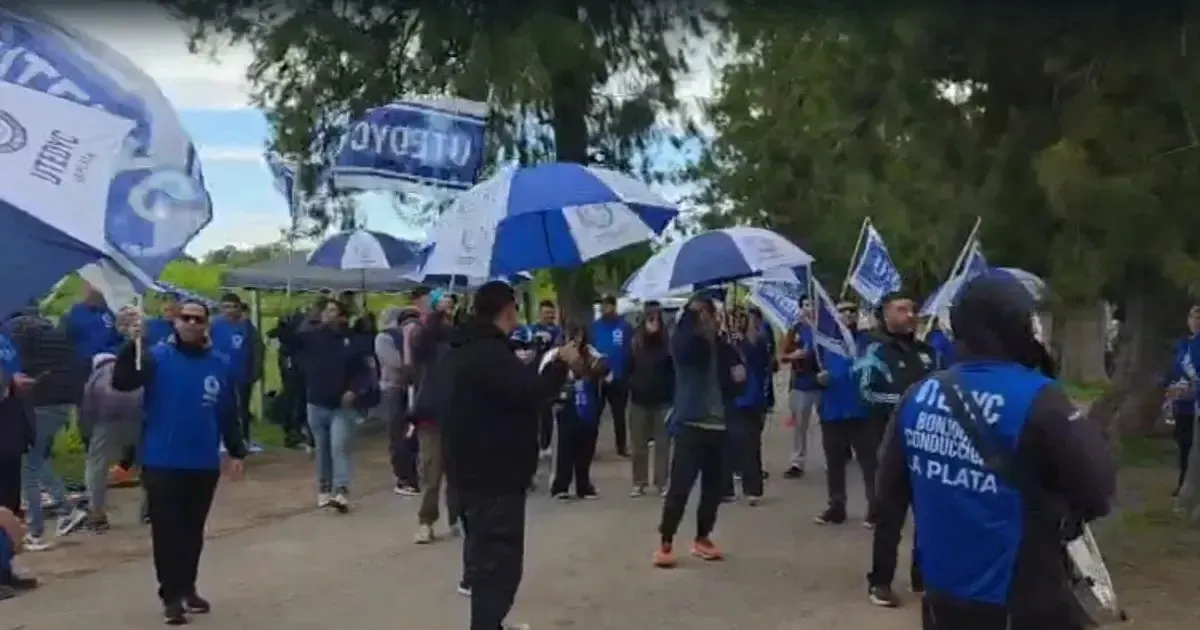 Reclamo de UTEDYC en las puertas de Estancia Chica