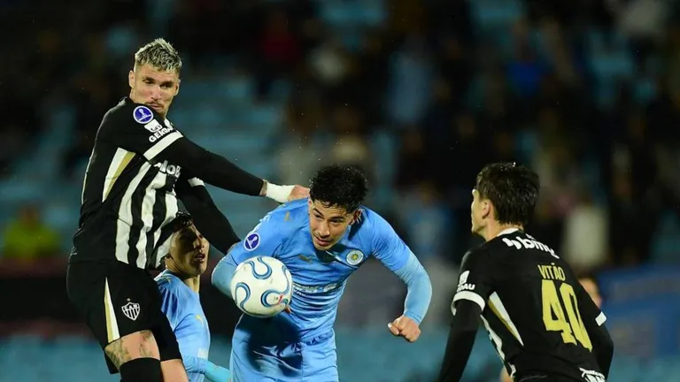 At. Mineiro perdió, pero jugará la final con el Xeneize