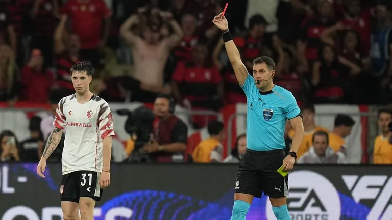 VIDEO | Baltasar Rodríguez vio la roja al inicio del segundo tiempo