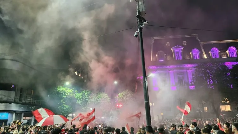 FOTOS | En 7 y 50, madrugada de festejo Pincha con miles de hinchas