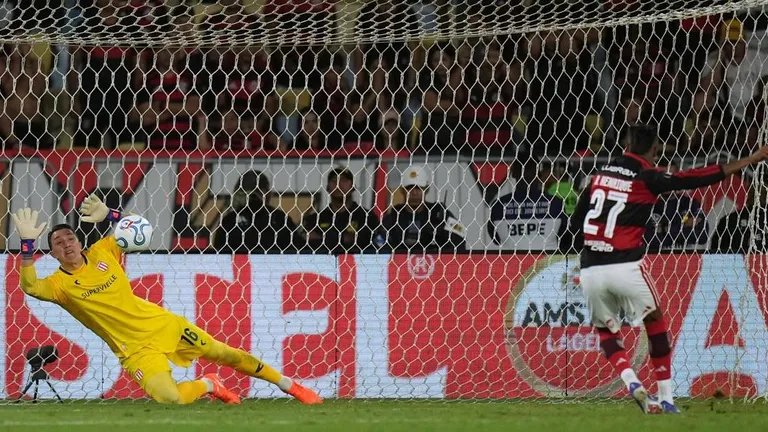 Estudiantes, finalista de la Libertadores: pedí el póster de Muslera, héroe del Maracanazo