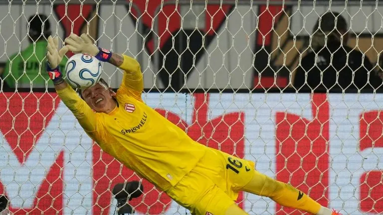 Muslera y la señal: ir a dónde te quieren