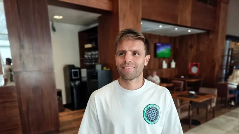 Facundo Sánchez visitó la concentración de Estudiantes en Santa Fe y recordó su paso por…