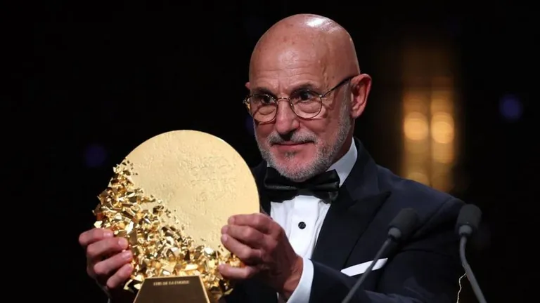 El español De la Fuente ganó el premio Cruyff al mejor entrenador