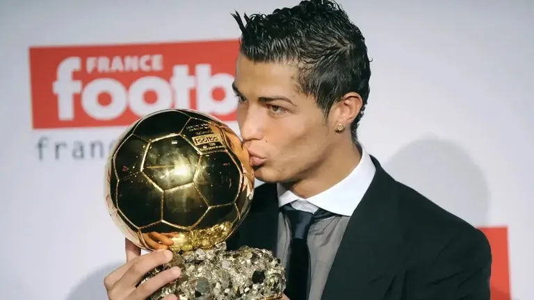 Ronaldo le ganó la votación a Messi por el "Balón de Oro de todos los tiempos"