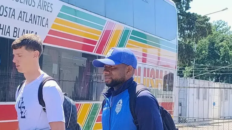 VIDEO | Gimnasia ya llegó a Córdoba para el partido ante el descendido Estudiantes RC