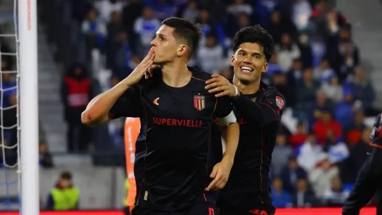Estudiantes ya lanzó sus micros para la final de Libertadores: $50 mil cada pasaje