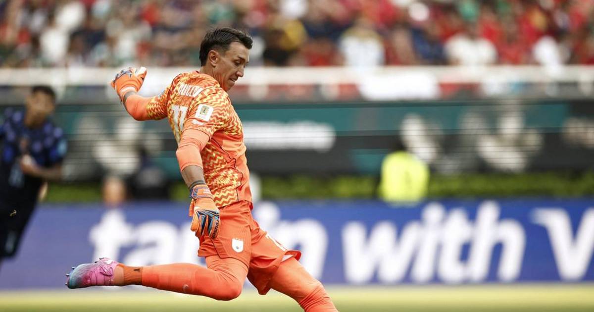 Muslera, en el foco de Uruguay y del Pincha