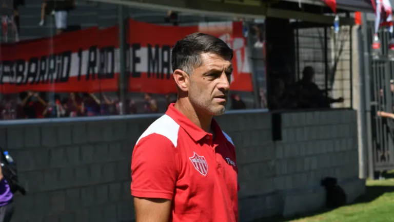 Estando cuarto y a dos fechas del Reducido, echaron a Licht de Talleres de Remedios de…