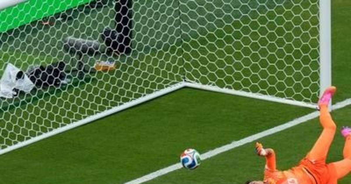 ¿Muslera tenía 41º de fiebre? Forlán contó la verdad detrás el error fatal ante España