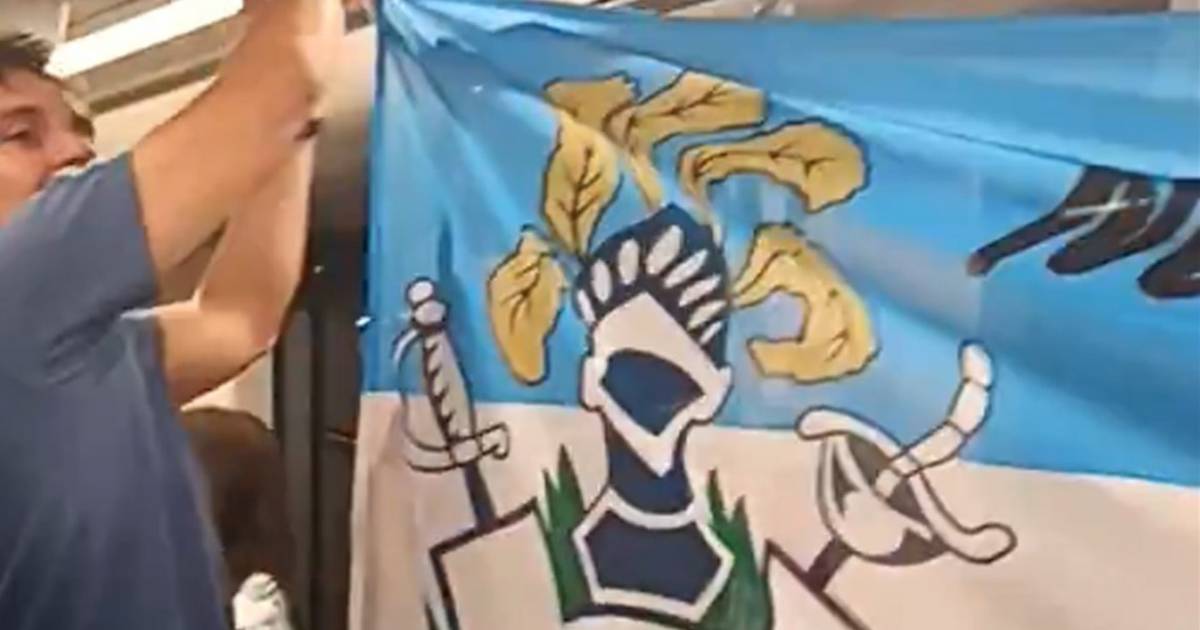 VIDEO. Un grupo de hinchas de Gimnasia copó el tranvía de Kansas tras el banderazo