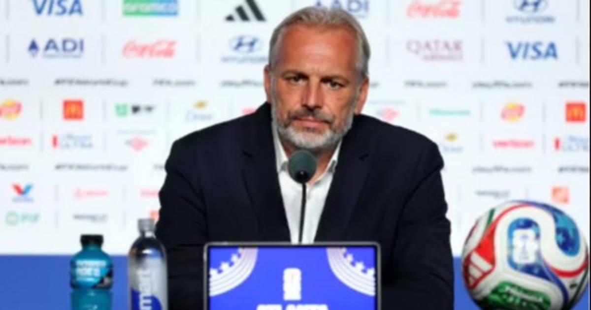 Insólito: el entrenador de RD Congo se enteró de la muerte de su padre en conferencia de…