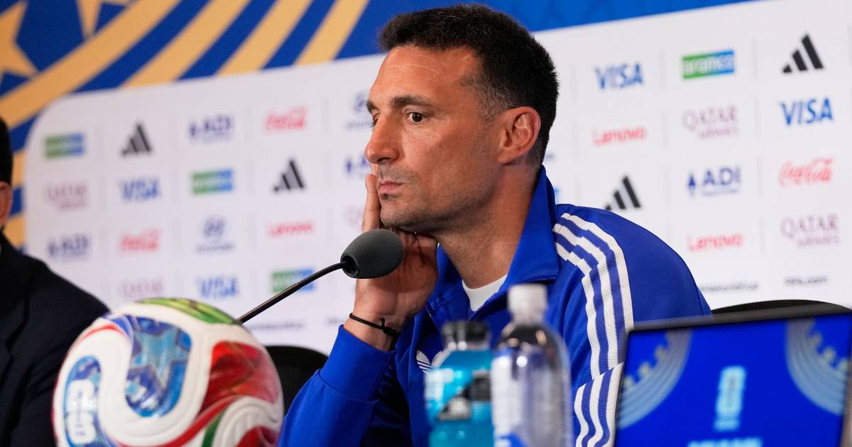 VIDEO. ¿Nueva cábala?: Scaloni se reencontró con otro excompañero en la conferencia de…