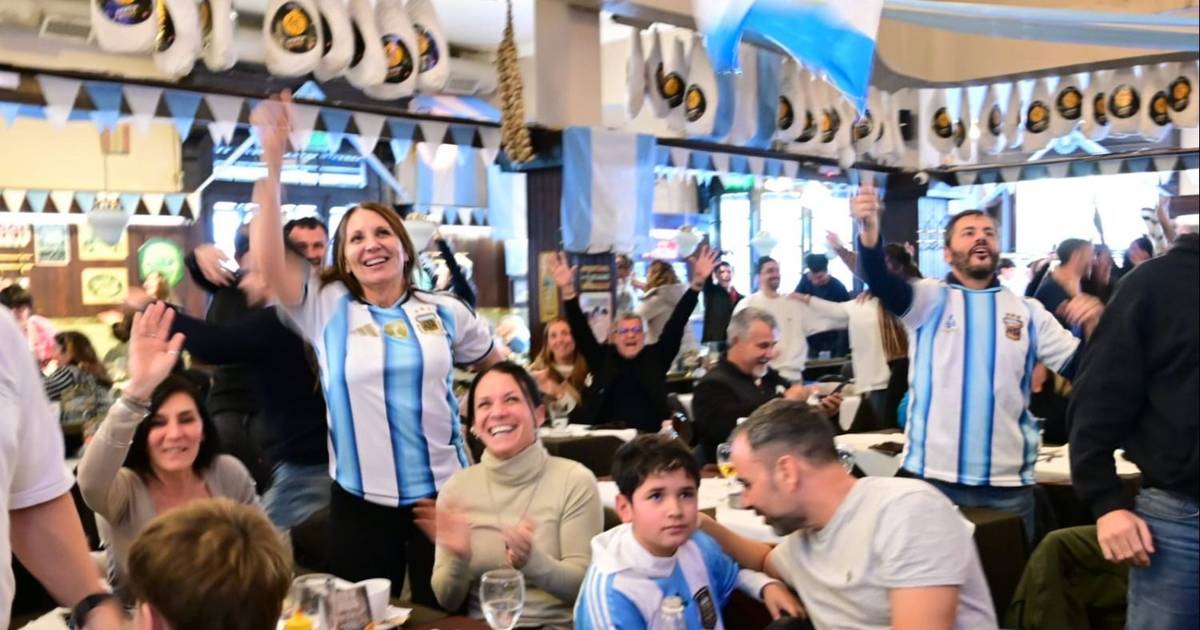 Clima mundialista: ansiedad en la previa y a "las apuradas" en La Plata