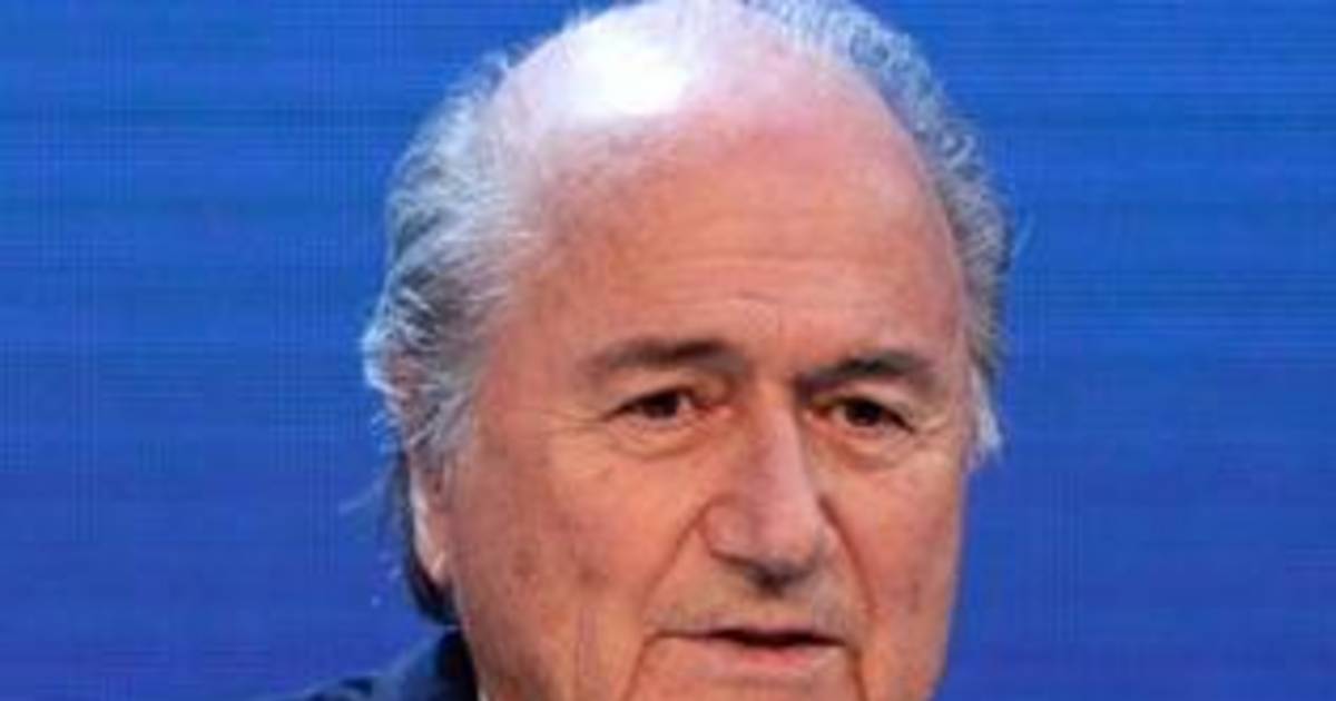 Blatter, indignado: “Las tarjetas rojas no se anulan por llamadas políticas”