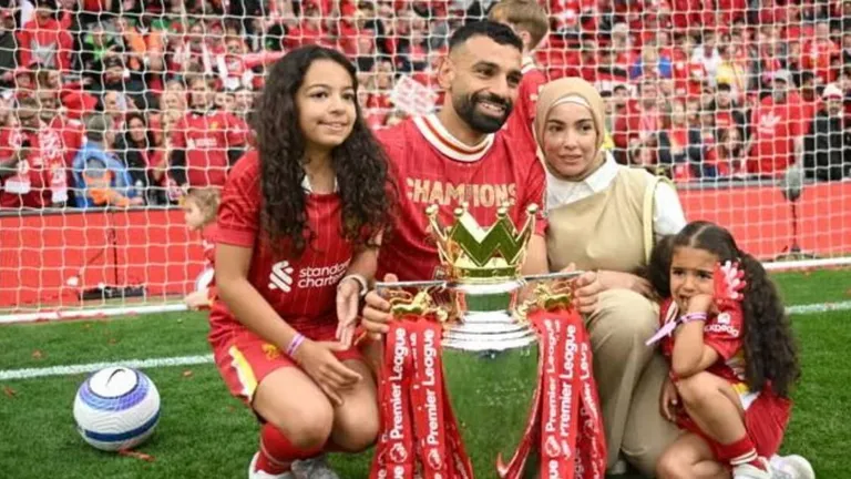 Quién es Magi Sadeq, la mujer que acompaña a Salah desde antes de la fama