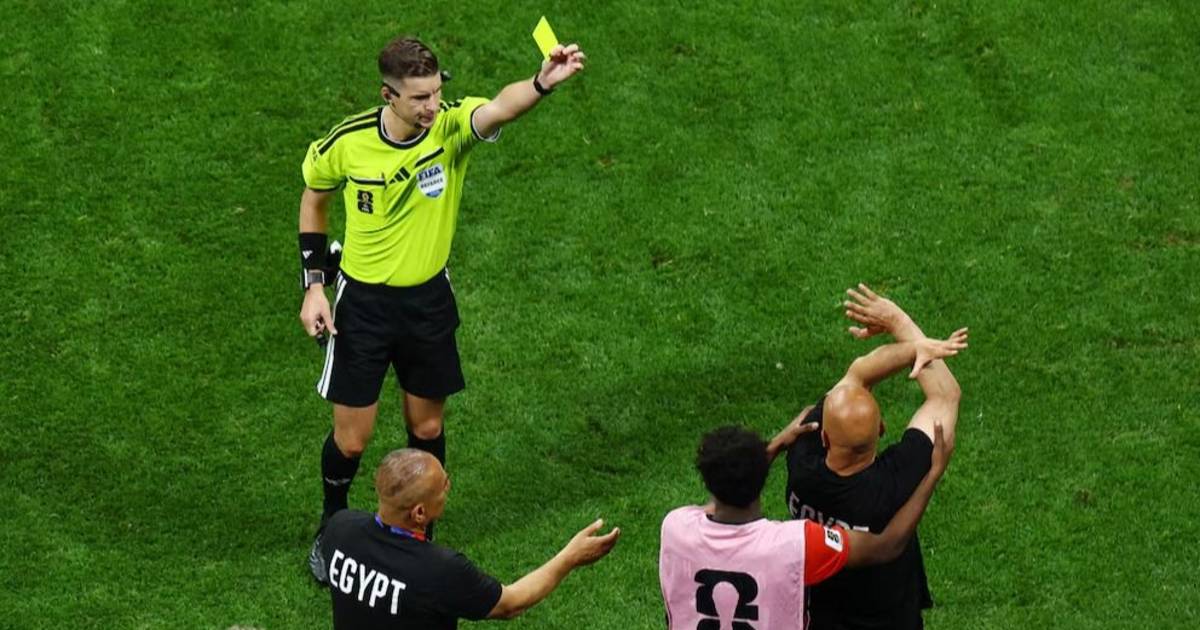 ¡Polémica! Qué significa el gesto que hizo el DT de Egipto vs Argentina